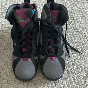 Nike Air Jordan 7 Retro BG 'Bordeaux' size6 GS … in a 8 in women for conversion